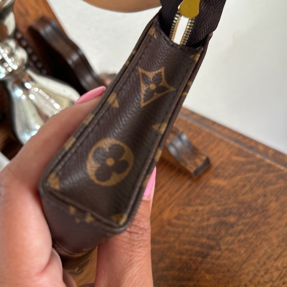 Authentic Monogram Toiletry Pouch on chain insert. Microchipped! Toiletry 15 - Picture 10 of 17